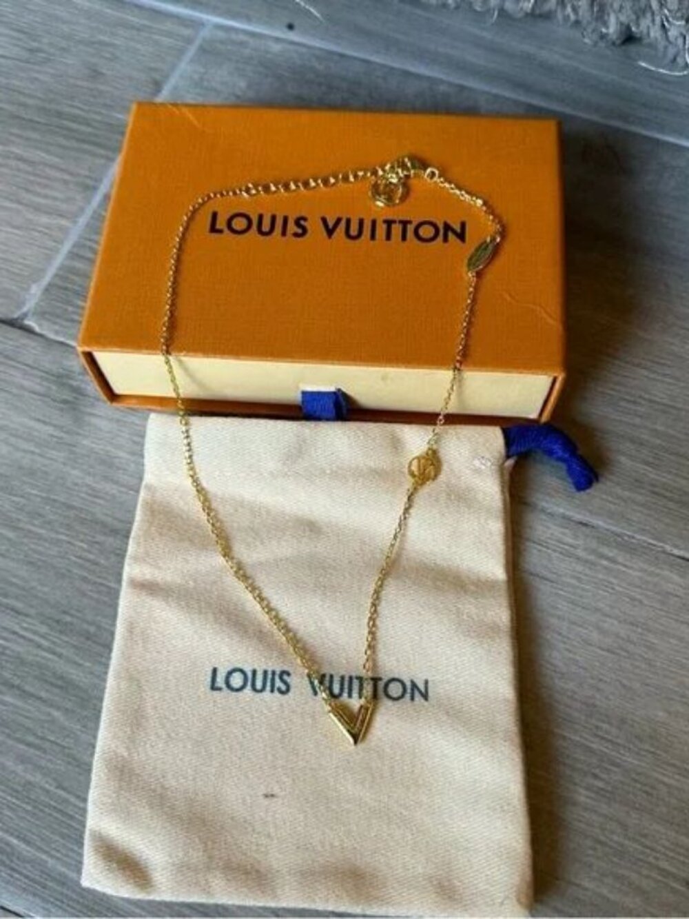Louis Vuitton Gold Essential V Necklace